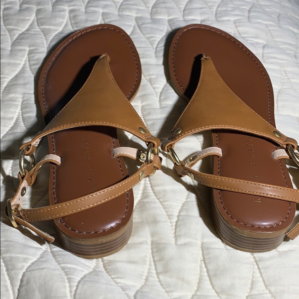 Bundle 3 $7 items for $15!!! - Picture 2 of 4